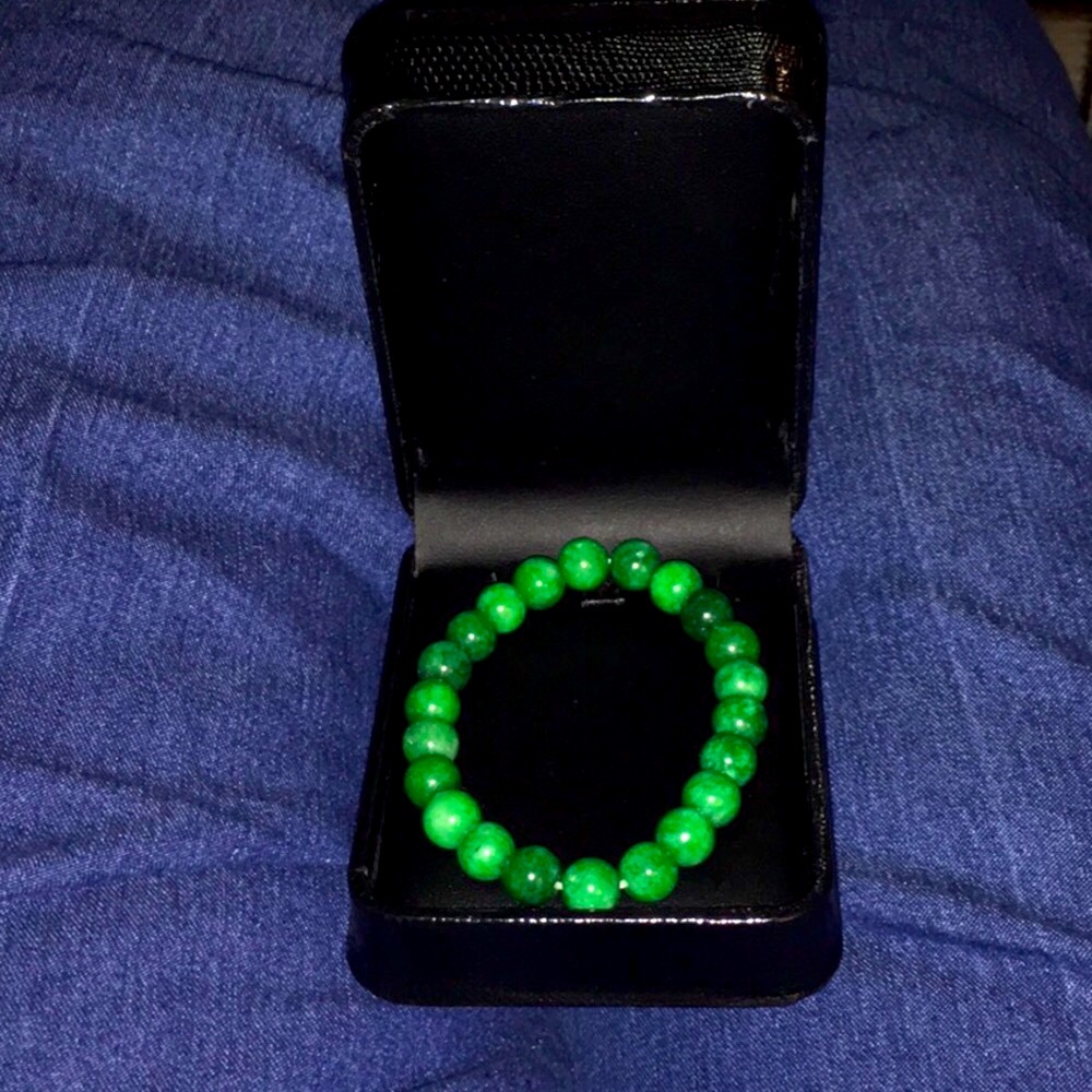 Jade stretch bracelet